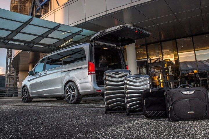 Oakland Airport Private Hotel Transfer up to 5 passengers - Photo 1 of 3